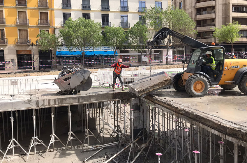 Corte de losa armada en Parking Plaza Salamero