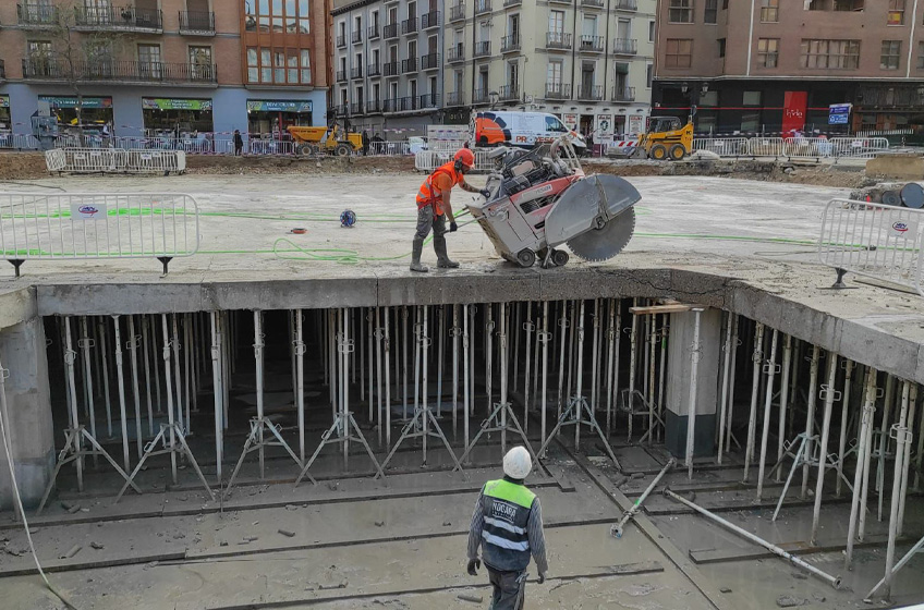 Corte de losa armada en Parking Plaza Salamero