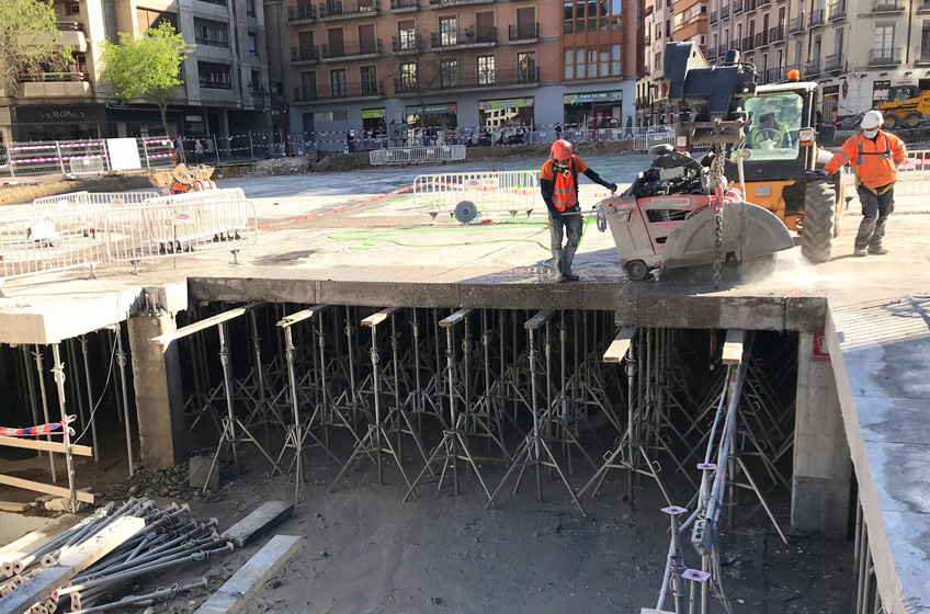 Corte de losa armada en Parking Plaza Salamero