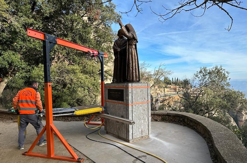 Corte Estatua Montserrat