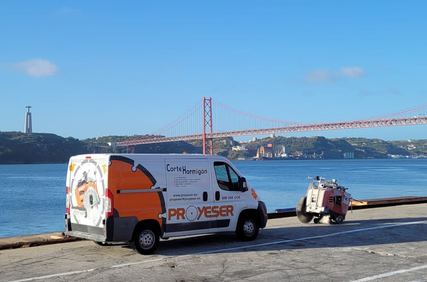 Corte en el Puente 25 de abril en Lisboa